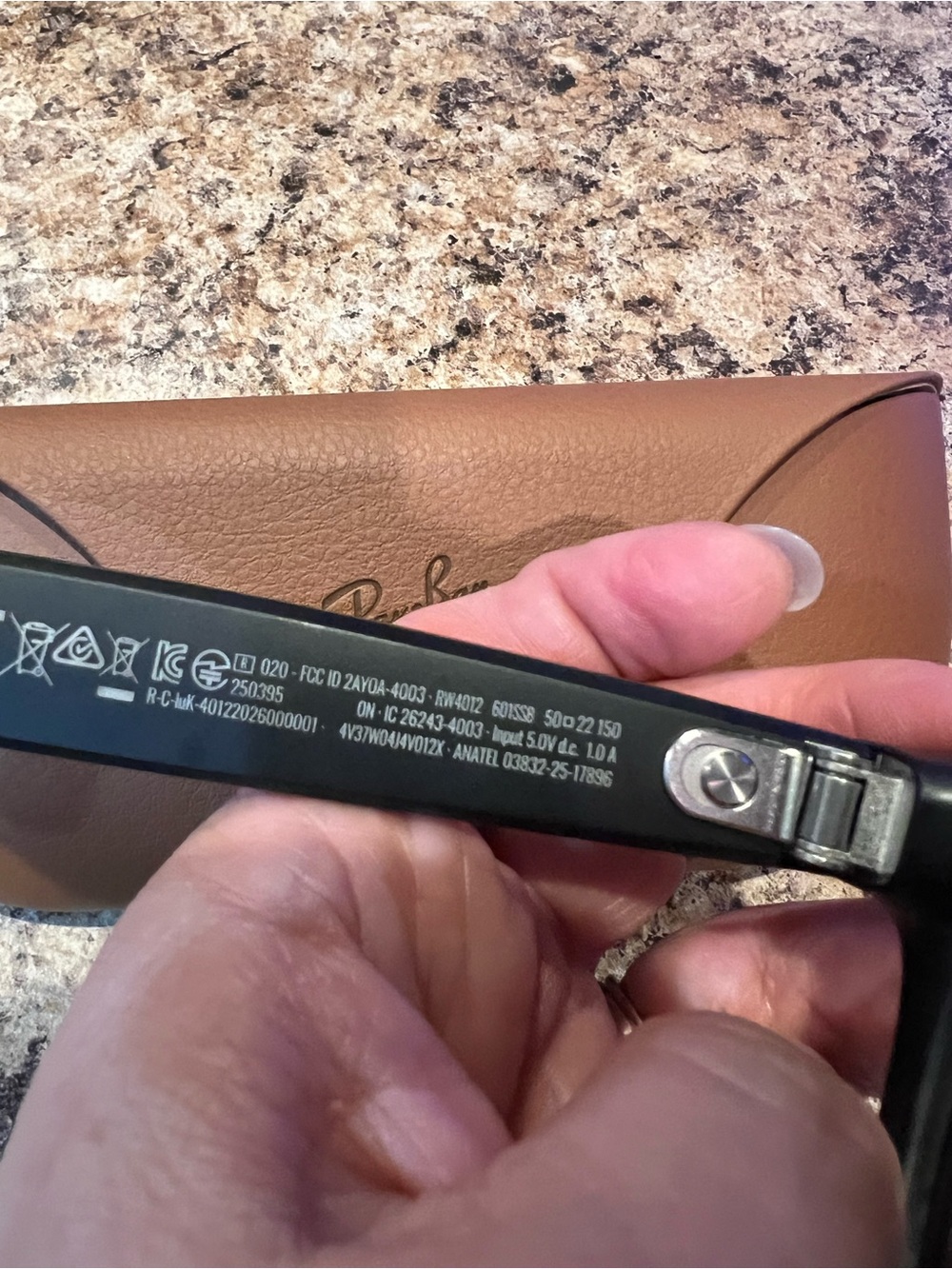 Ray-Ban Wayfarer Meta with Brown Leather Charging Case - Picture 5 of 5